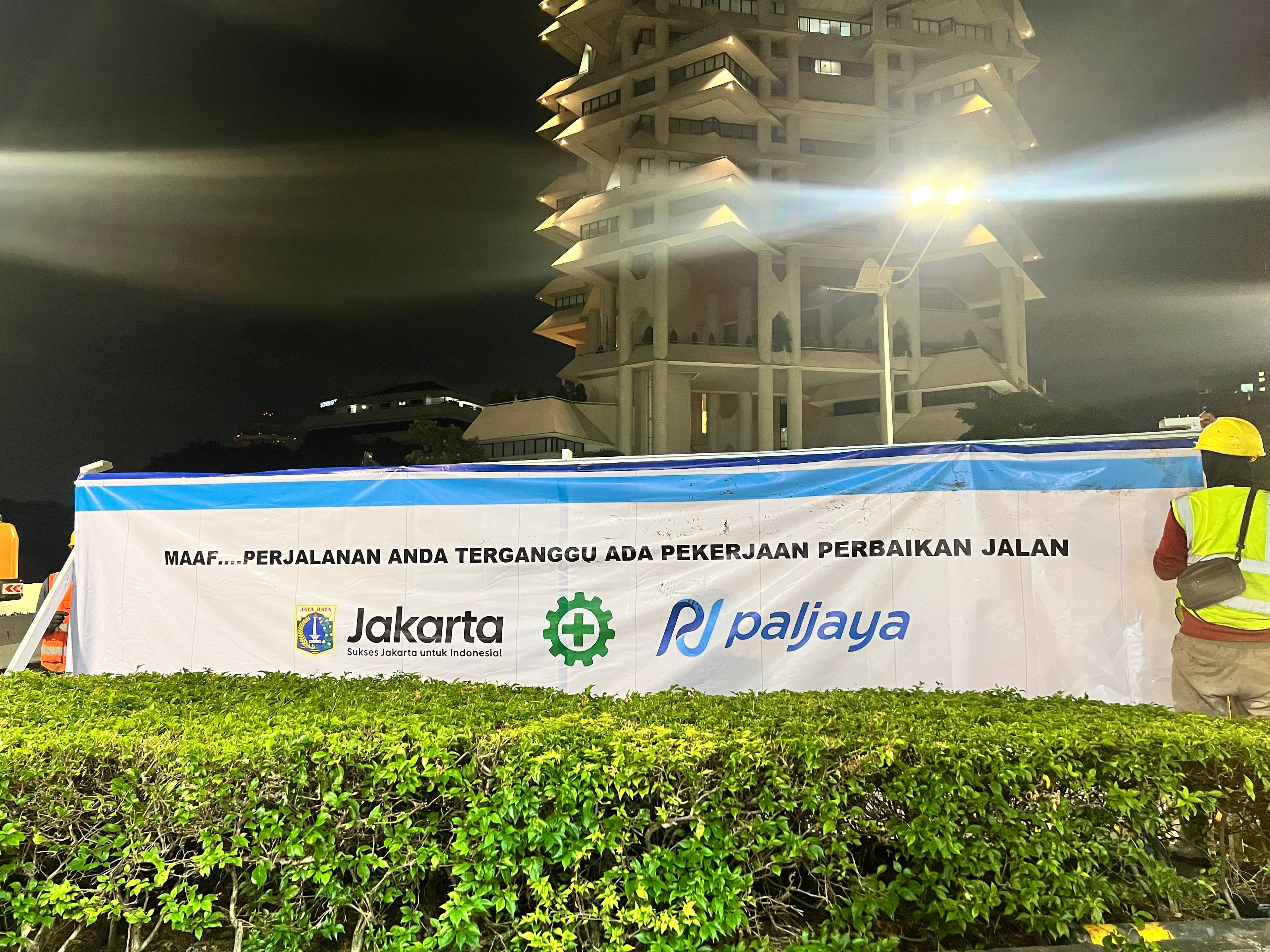 Rekayasa Lalu Lintas Pekerjaan/Perbaikan Jalan di Area Jaringan Perpipaan Air Limbah di Jalan Jendral Sudirman Kota Administrasi Jakarta Selatan